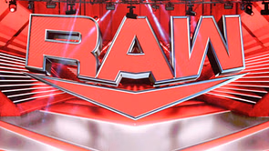 Legend suddenly appears at wrestling event while apparently in the middle of a WWE feud; she was "injured" less than 2 months ago