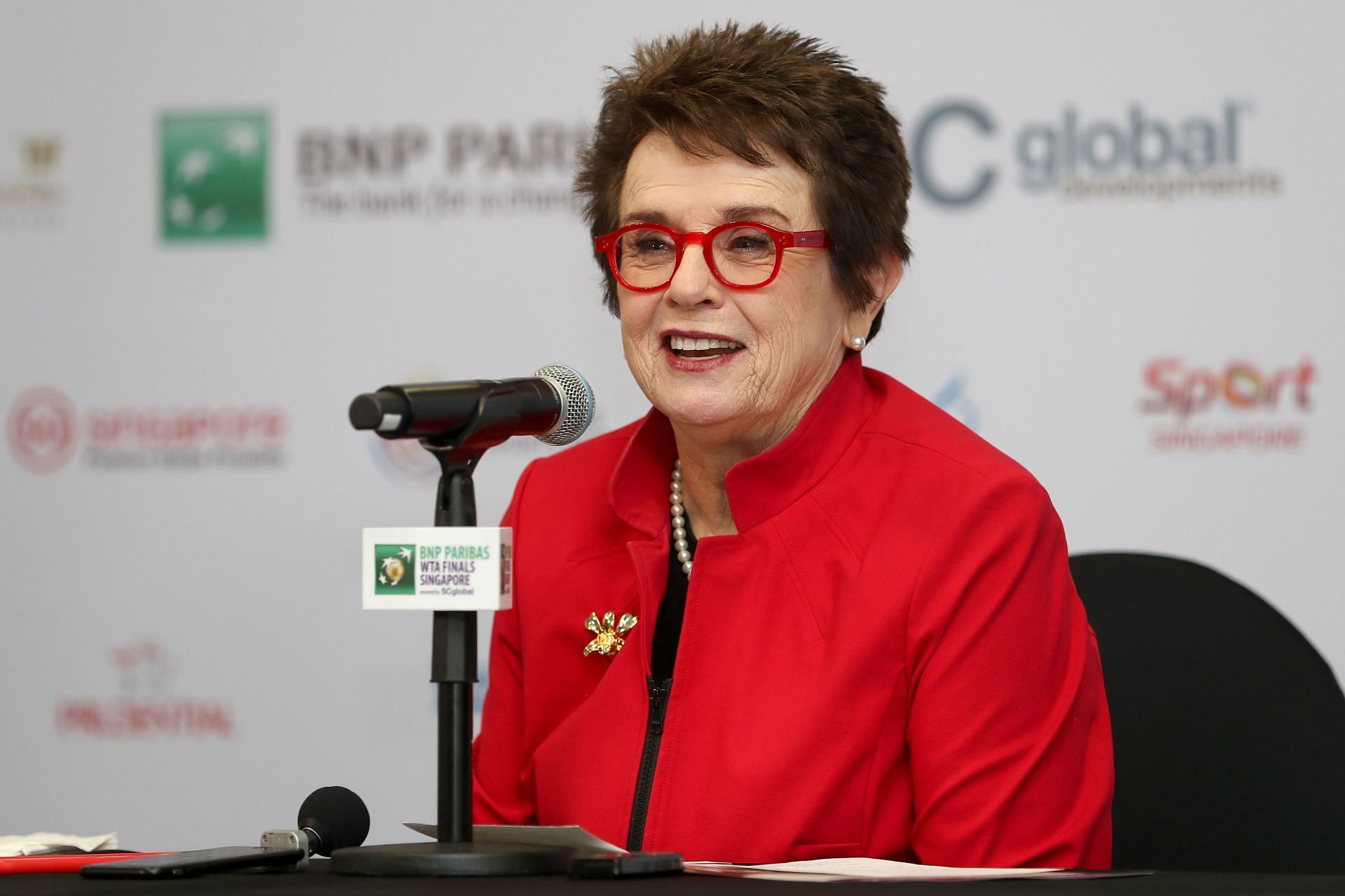 Billie Jean Kings interacts with the media at the 2018 WTA Finals