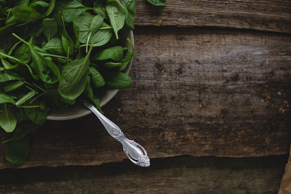 Spinach is one of the best sources of vitamin B. (Image via Freepik/Dashu83)