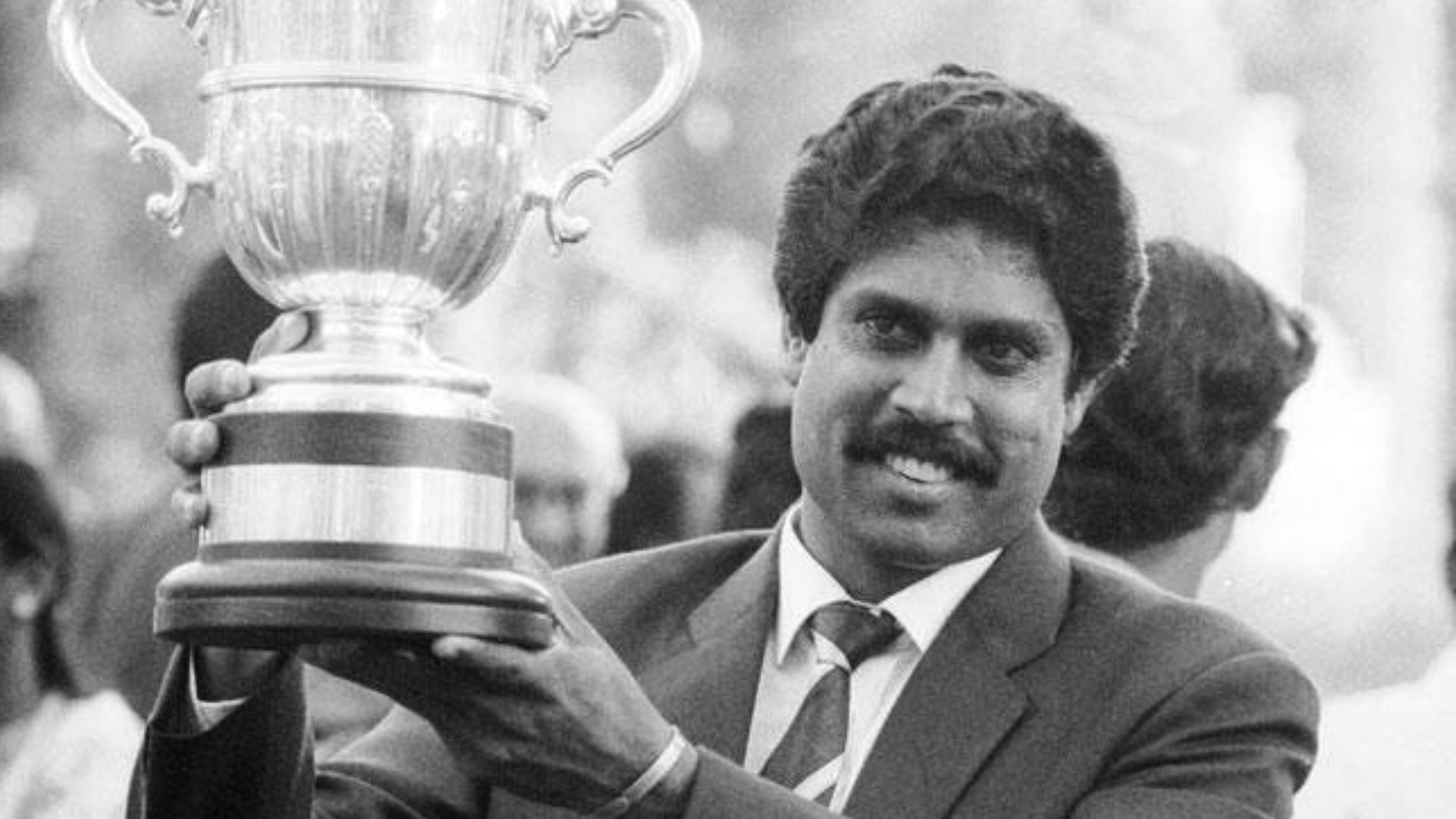 Kapil Dev with the 1983 World Cup trophy (P.C.:Twitter)