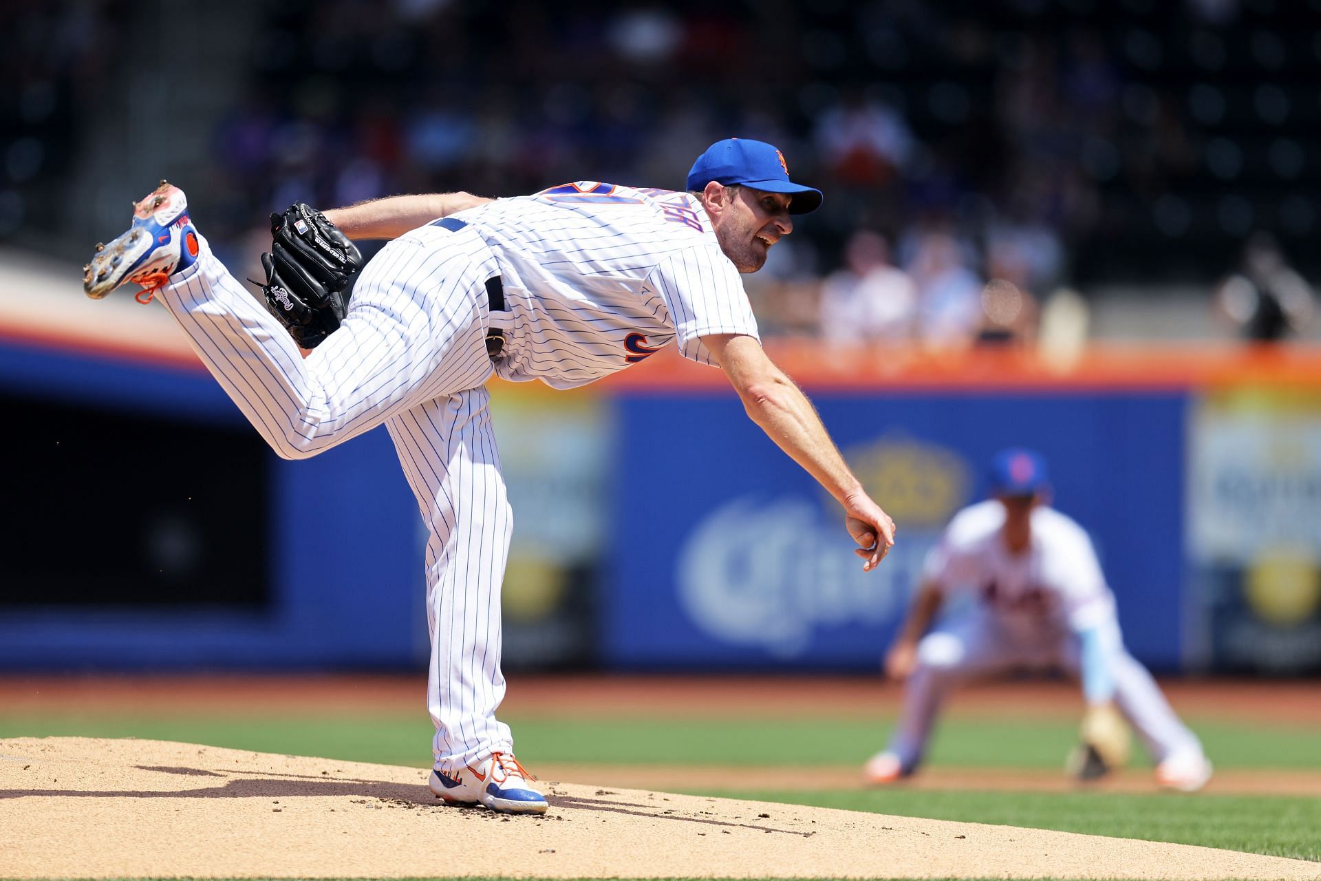 Max Scherzer of the New York Mets pitches in the first inning against the Philadelphia Phillies at Citi Field.