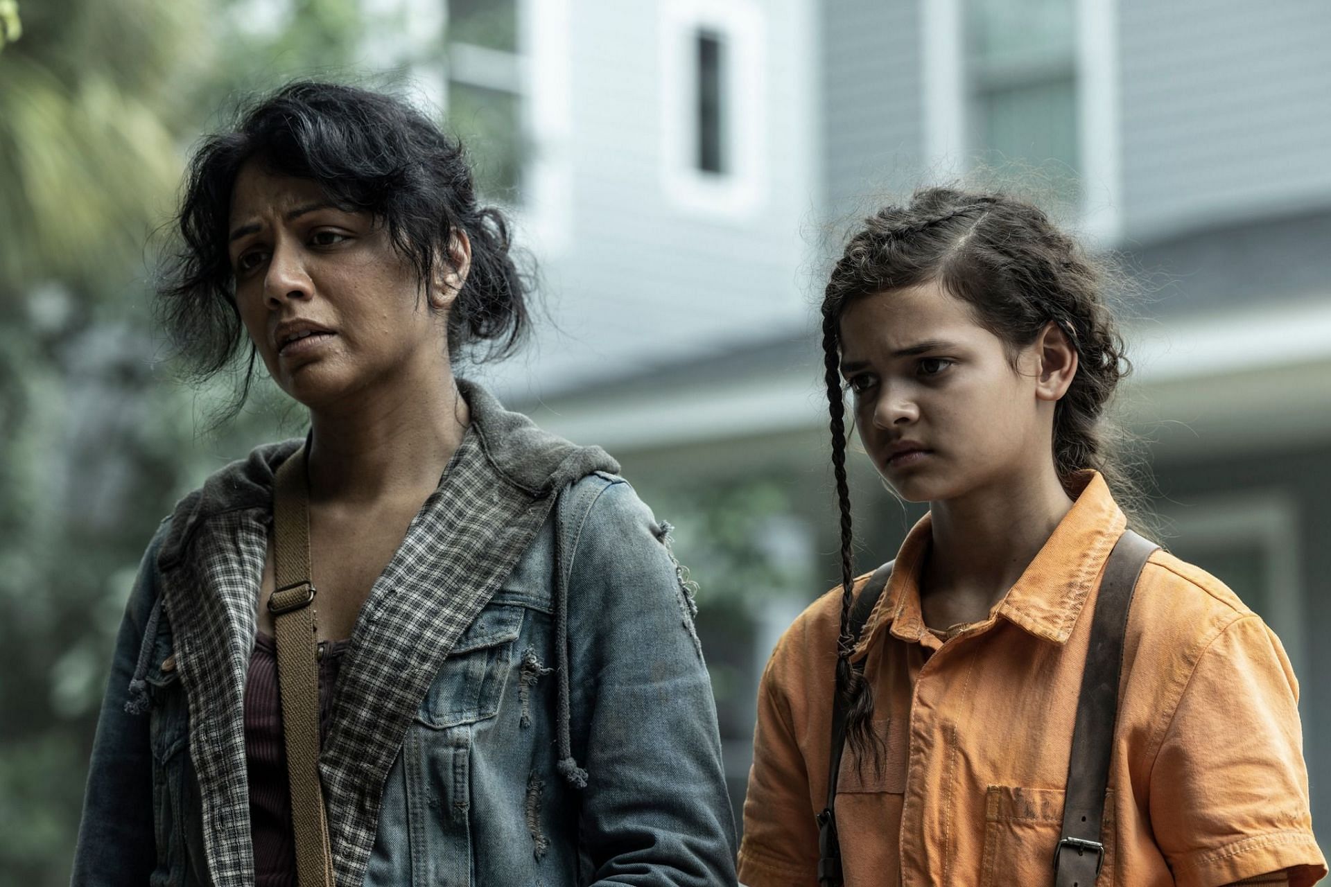Karen David and Zoey Merchant (Picture from the Fear the Walking Dead Facebook Page)