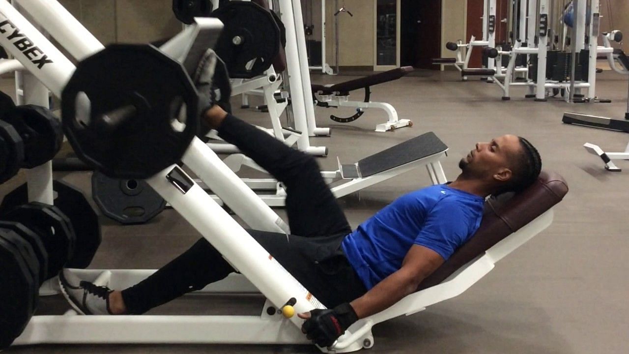 The single-leg press proves to be a versatile and highly effective exercise. (PT Distinction/ Pexels)