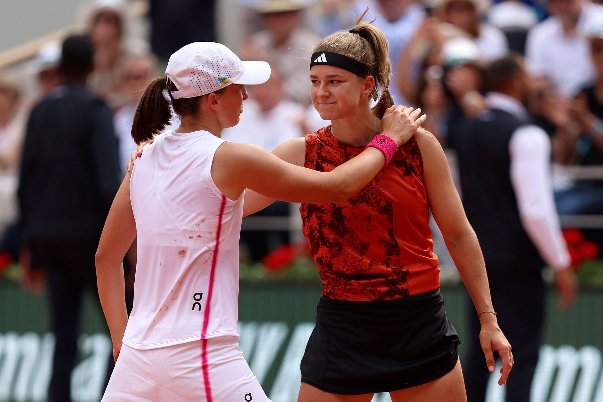 Karolina Muchova and Iga Swiatek at the 2023 French Open