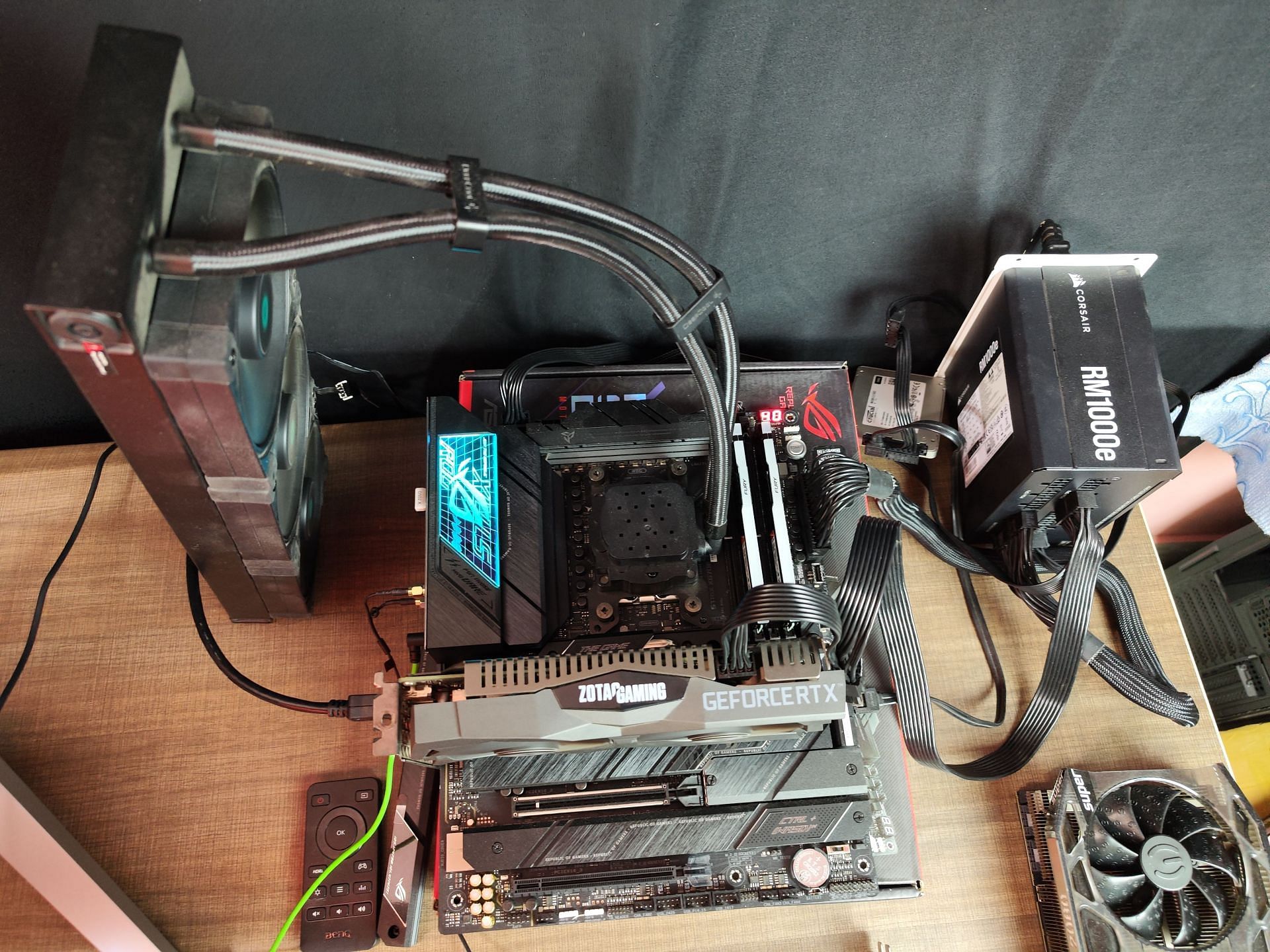 Our Ryzen 9 7900X test bench (Image via Sportskeeda)