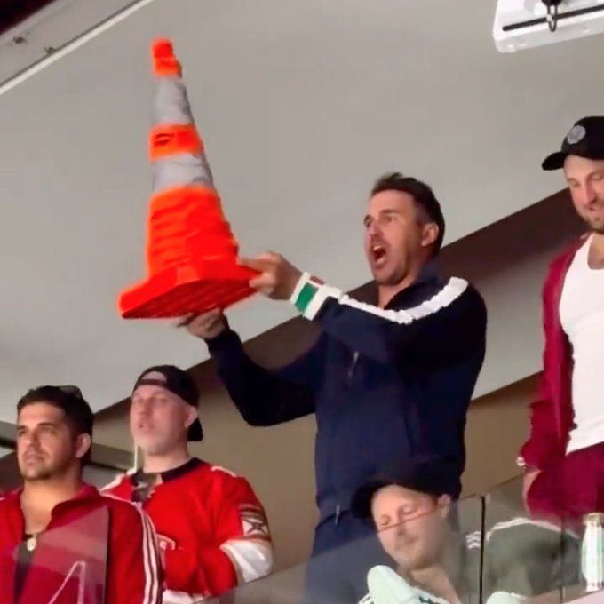 Brooks Koepka dons Aaron Ekblad jersey in Florida Panthers pregame