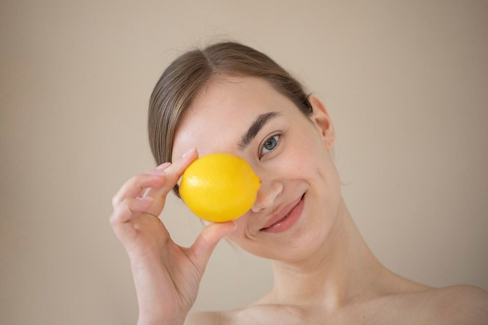 lemon benefits for skin health (Image via freepik)