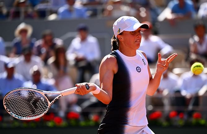 Iga Swiatek has second-best Open Era winning record at French Open after 4R win
