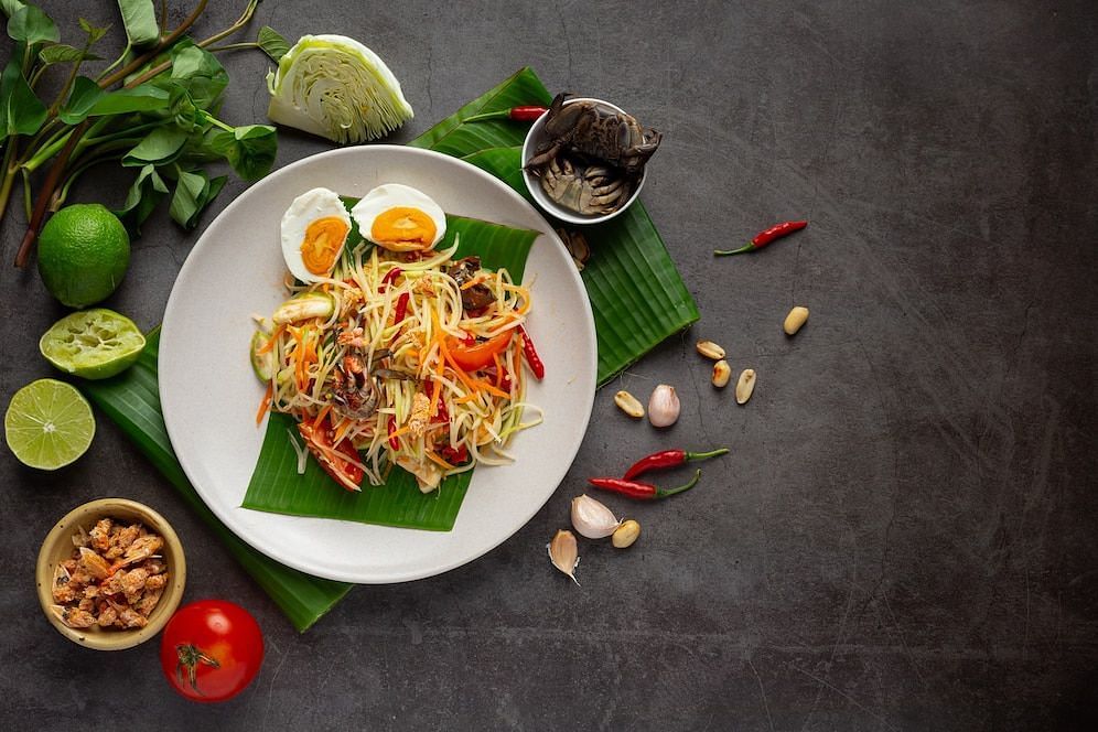 Health benefits packed in Thai dishes (Image via Freepik/Jcomp)