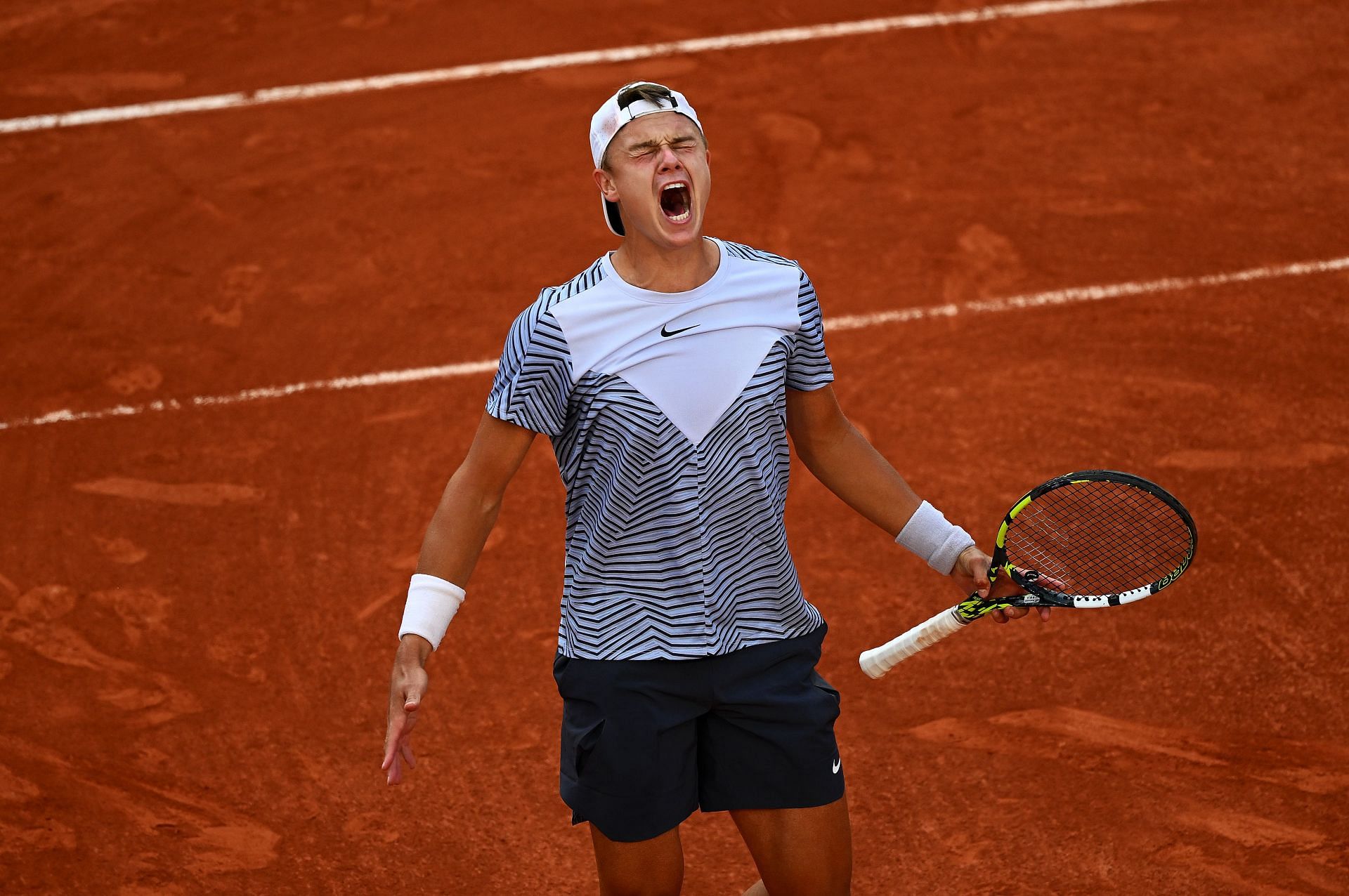 Holger Rune celebrates a point in the fourth round of the 2023 French Open