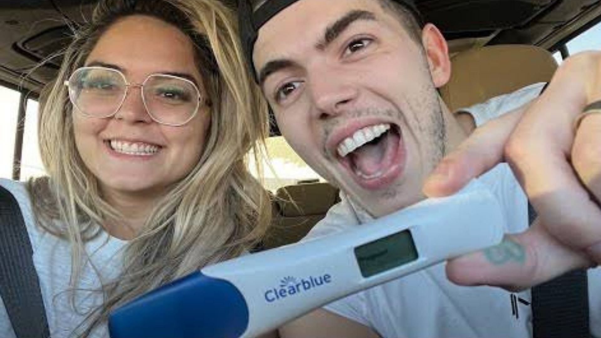 Sammy Guevara and Tay Melo are having a baby girl.