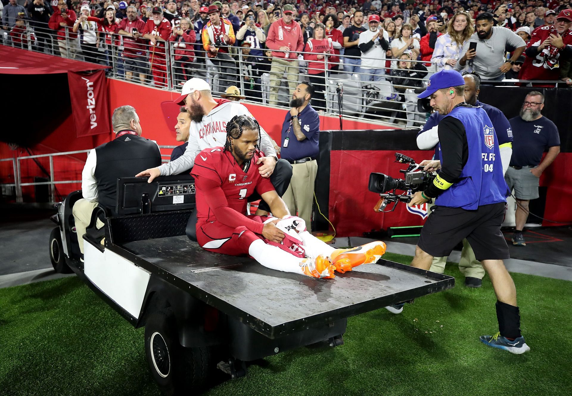 Arizona Cardinals QB Kyler Murray is carted off the field