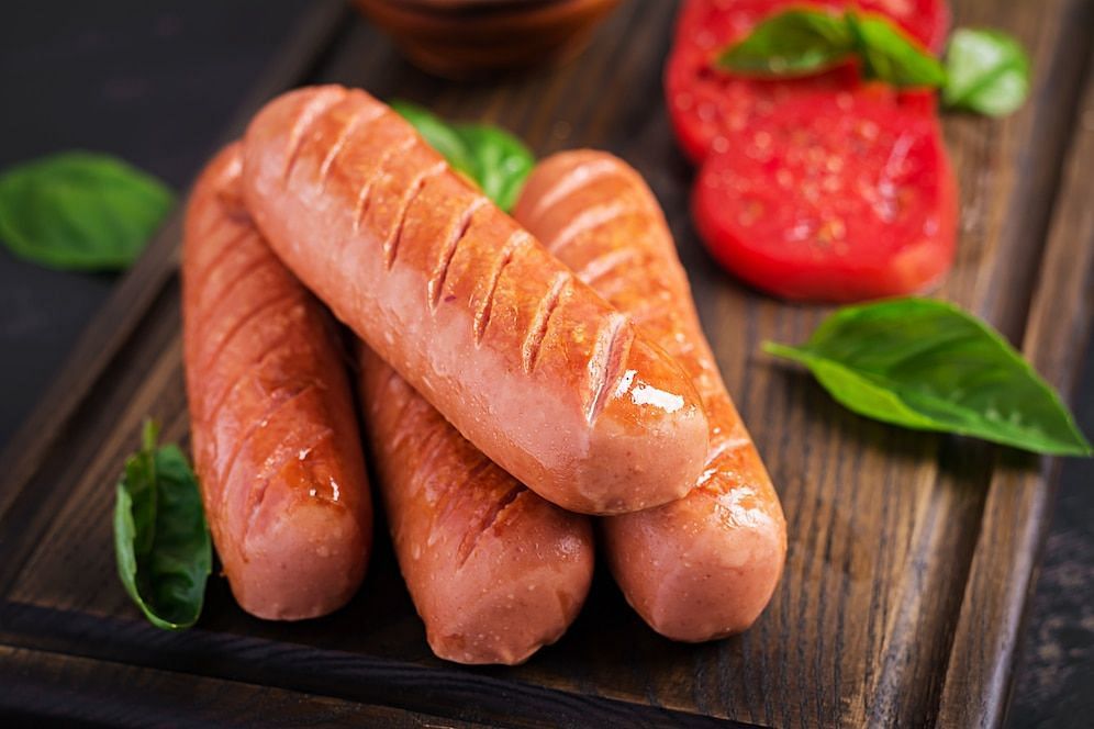 Is sausage good for you? (Image via Freepik/Timolina)