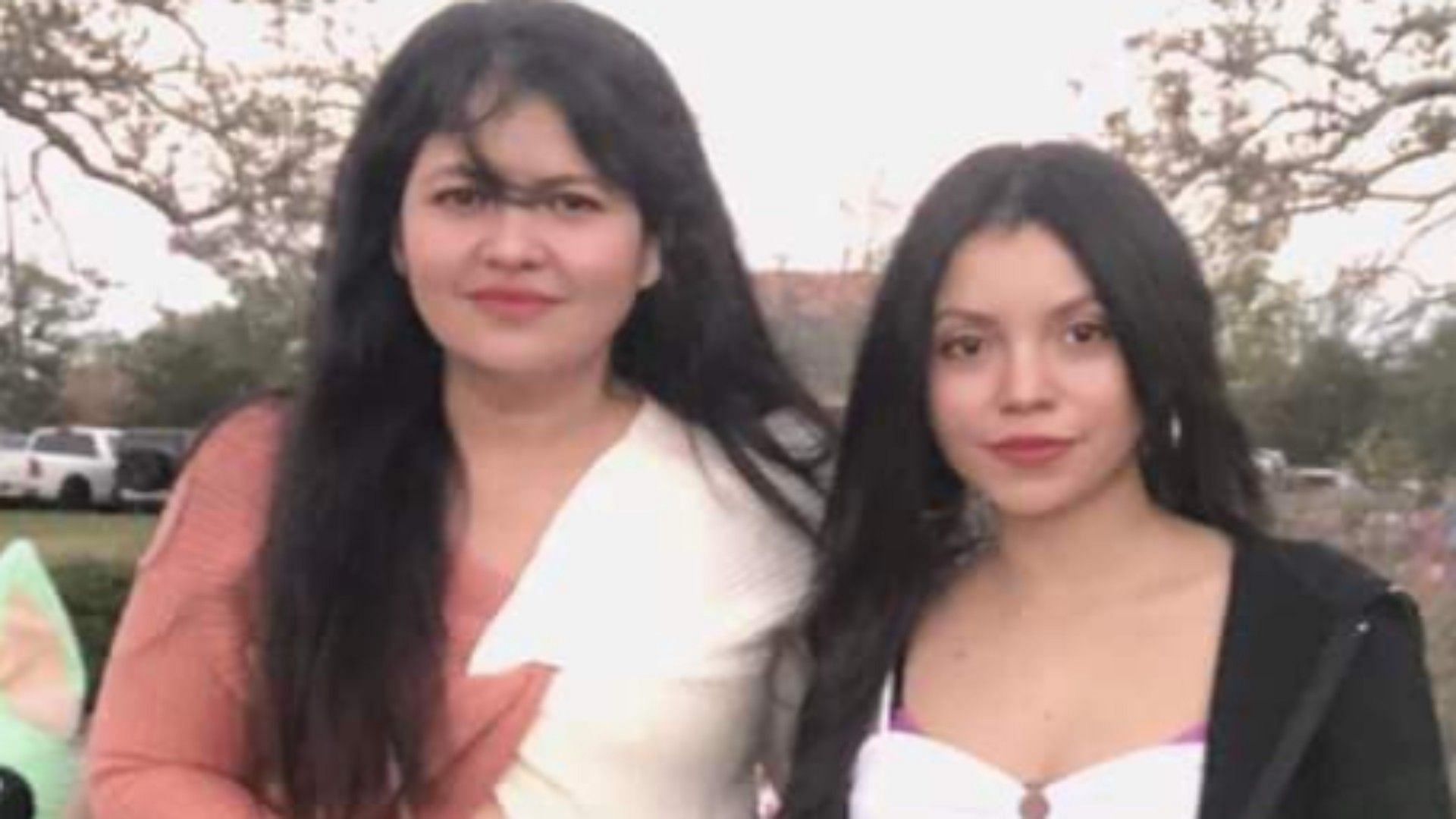 Martha Jessenia Gutierrez-Serrano (R) with her mom (Image via Andr&eacute;s Fuentes/Facebook)