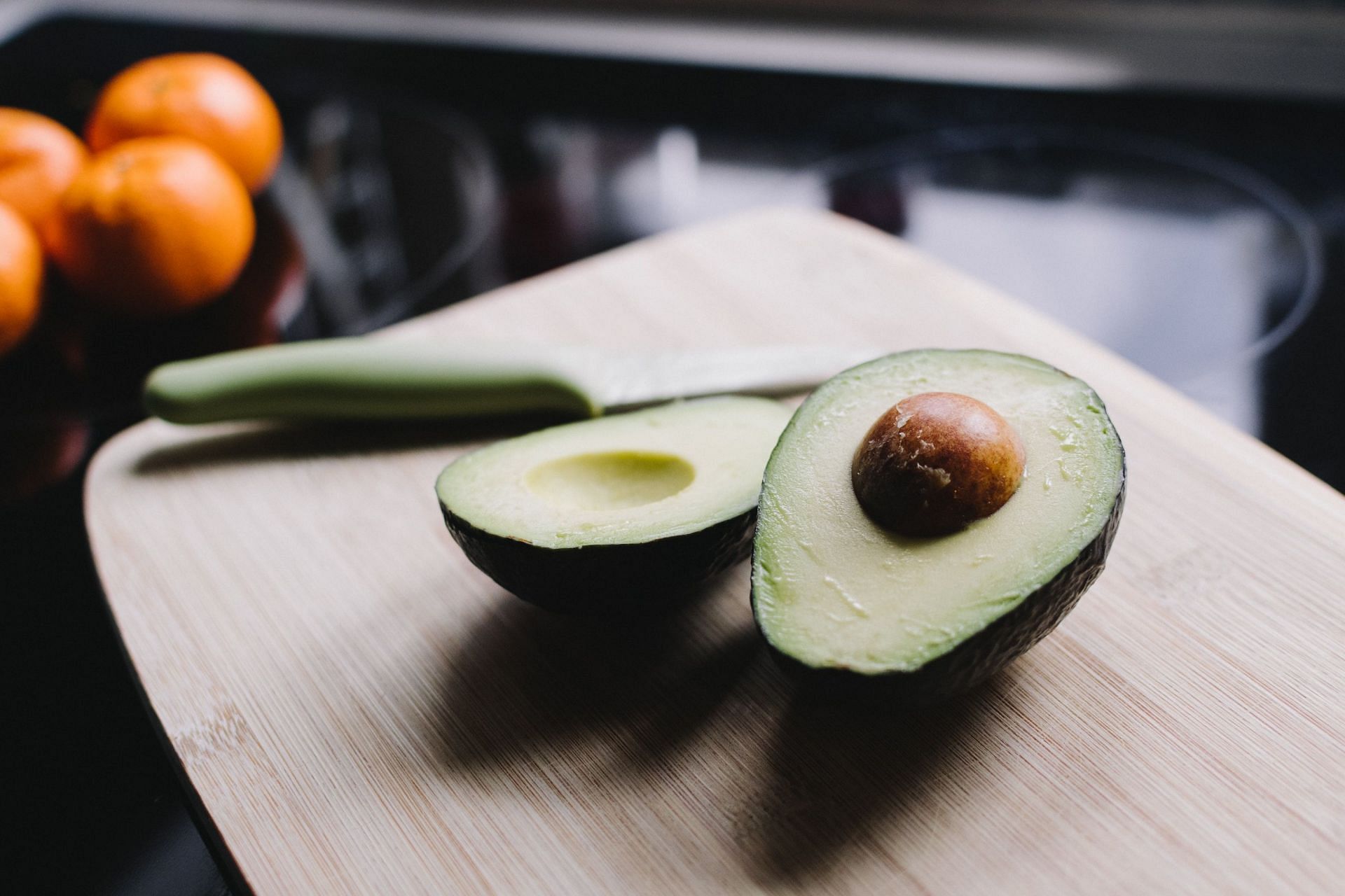 eating nutrient dense food (Image via unsplash / kelly sikkema)