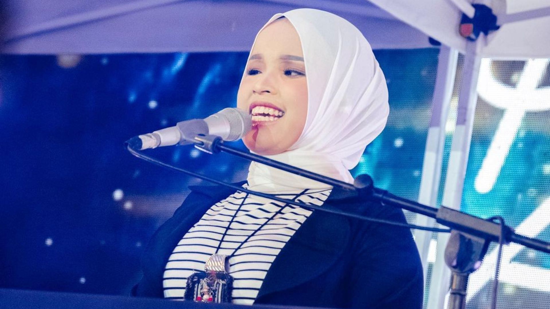 Putri Ariani receives Simon Cowell