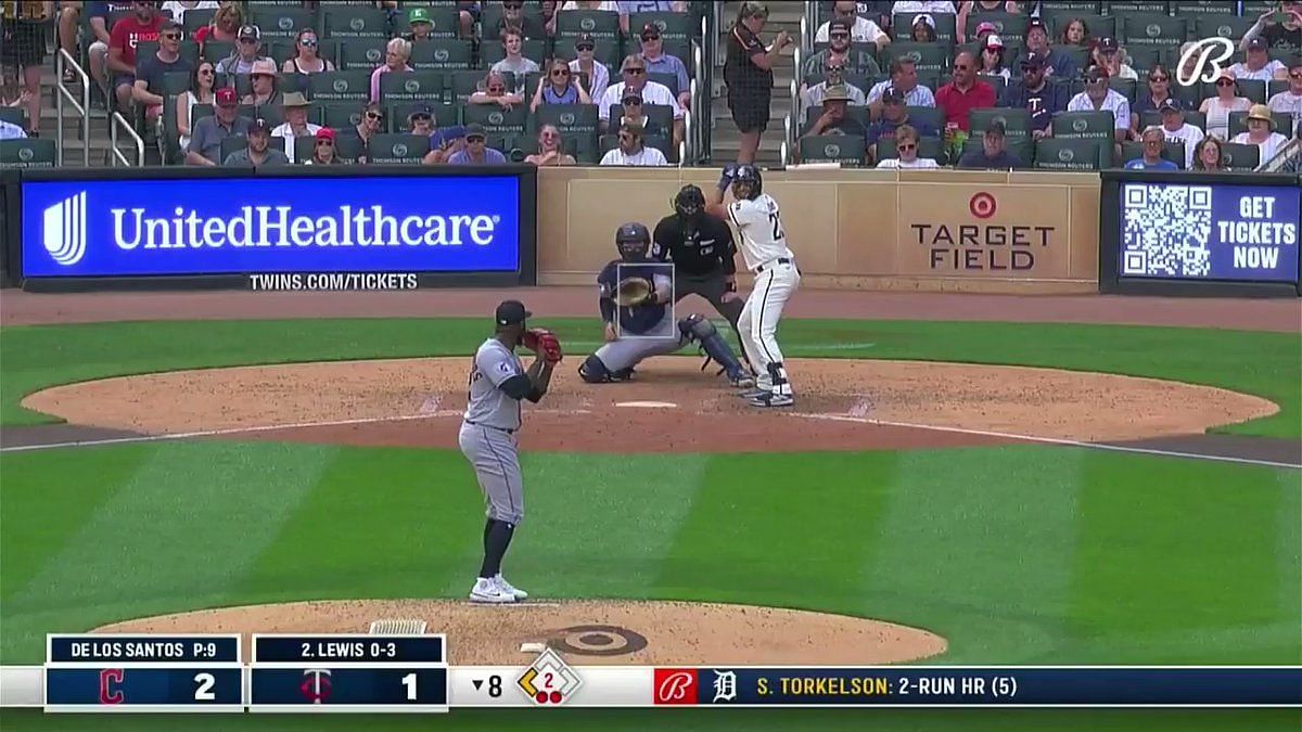 Twins' Lewis avoids serious injury after flipping over 1B, landing on head