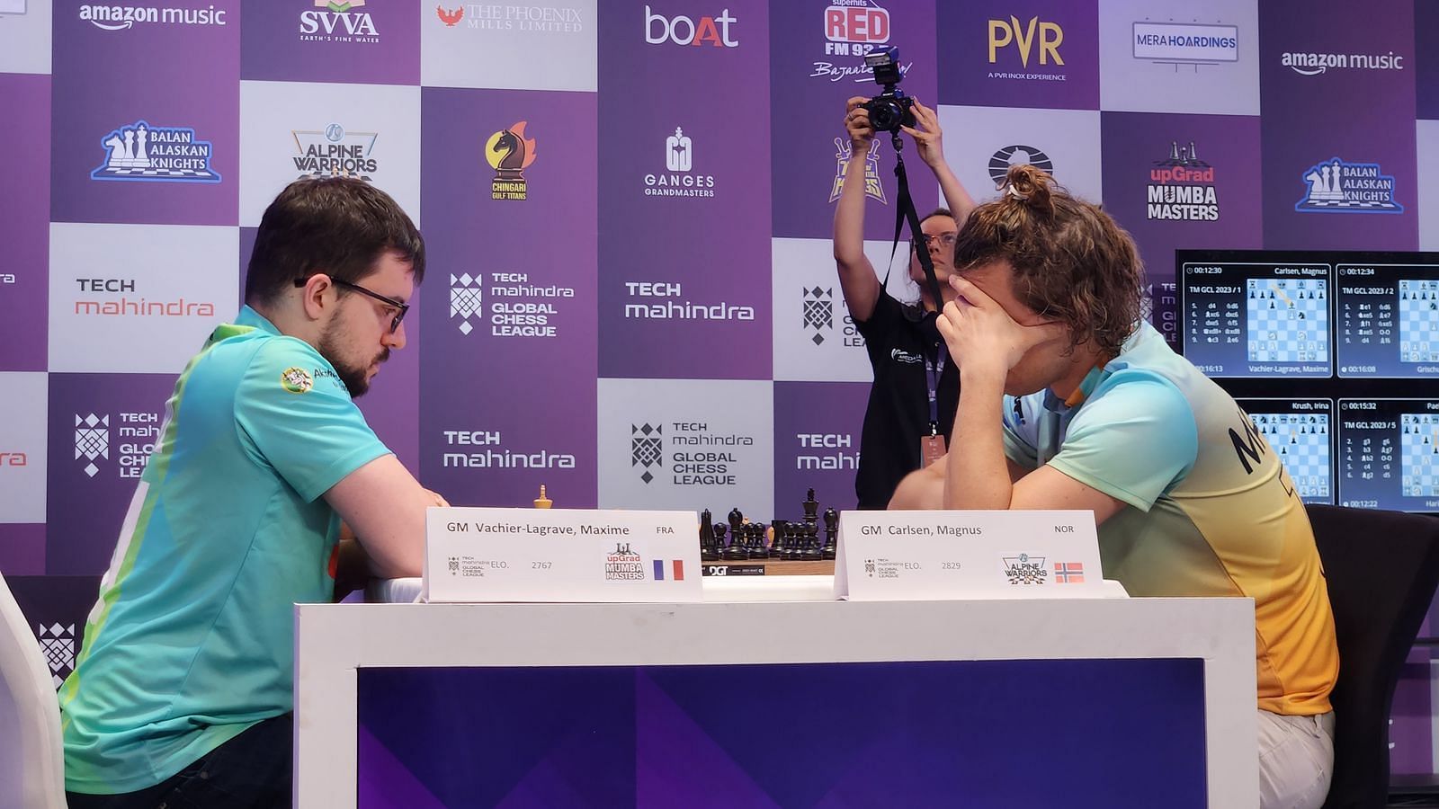 MVL against Magnus Carlsen (Image Courtesy: GCLlive Twitter)