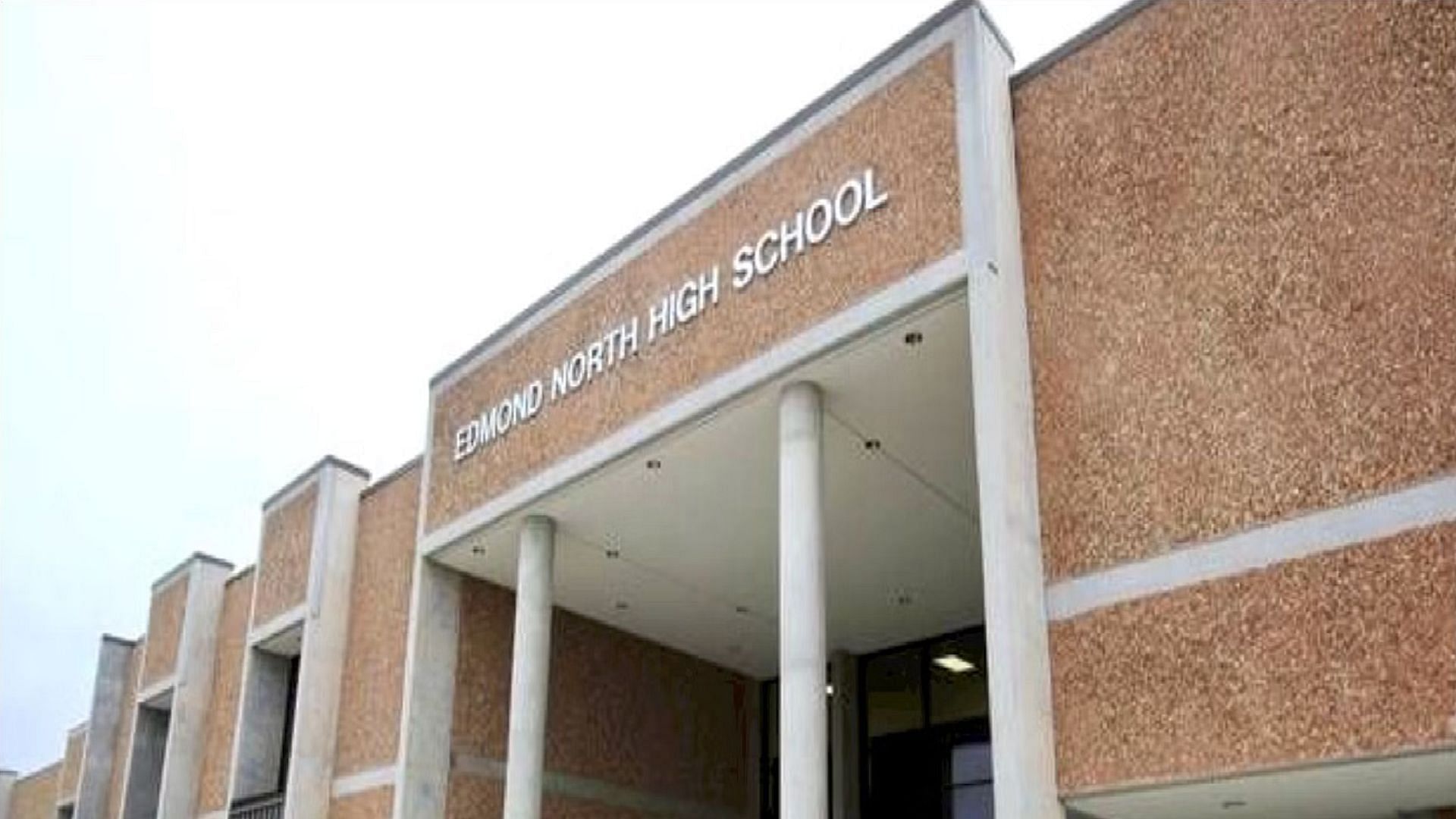 Edmond Memorial High School: Parent files lawsuit after 15 year old daughter gets beaten up (Image via Tulsa World)