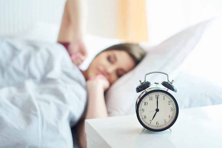 Why should you wake up early? (Image via Freepik/Gpointstudio)