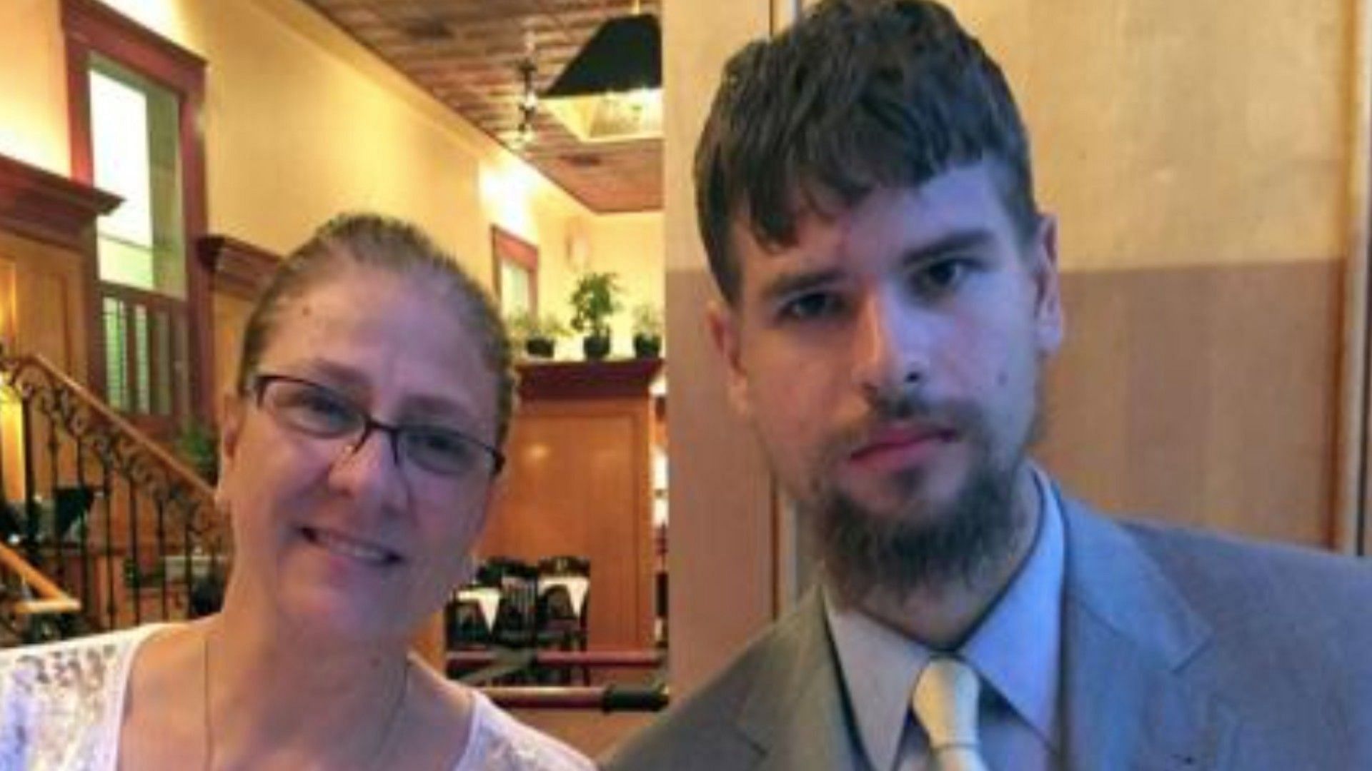 Nathan Carman (R) with his mom Linda Carman (Image via Bob Ward/Twitter)