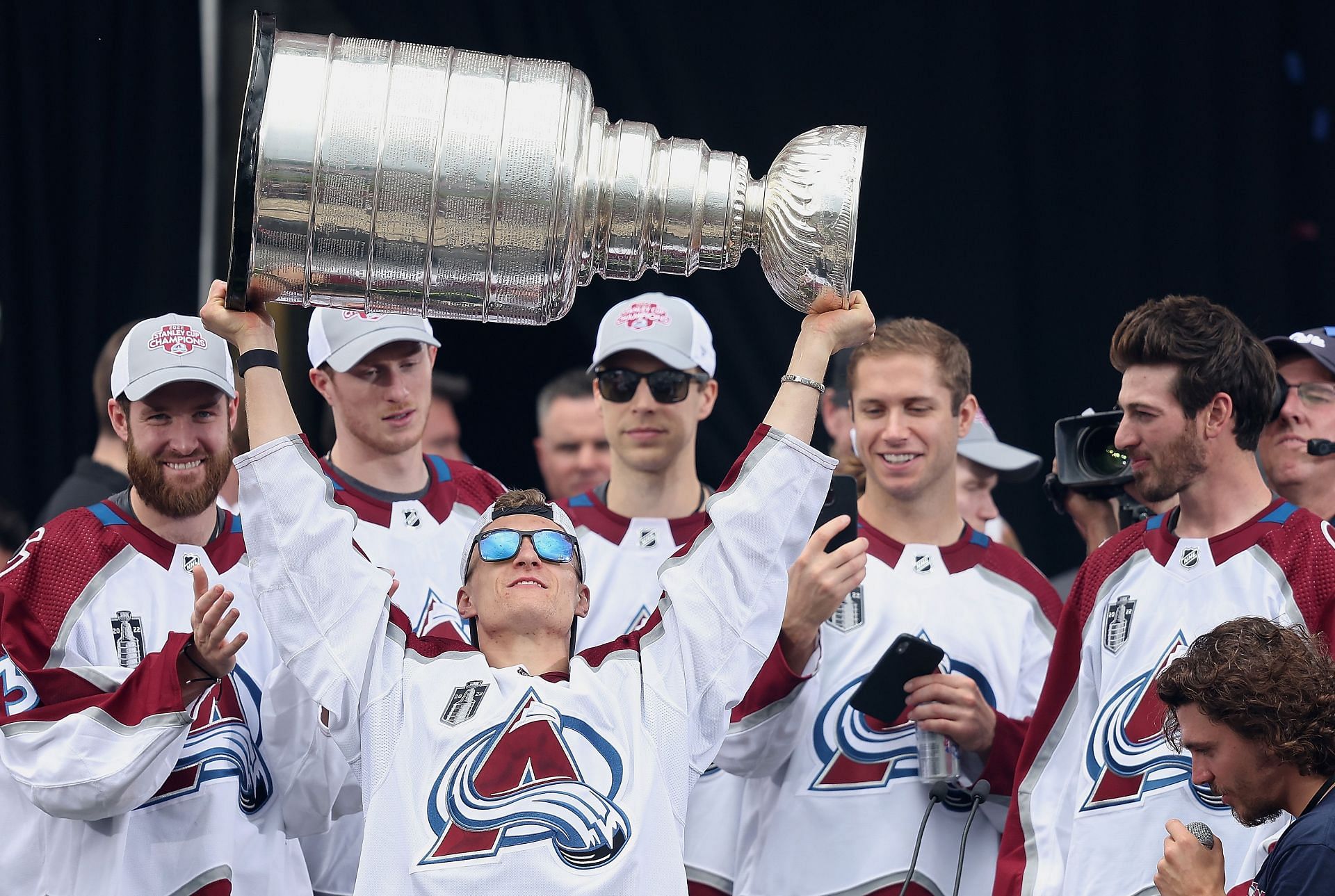 How big is the Stanley Cup and what is it made of? Size and weight - AS USA