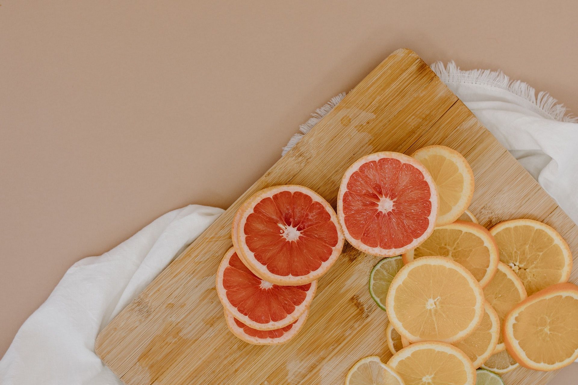 Know about the benefits of grapefruit. (Photo via Pexels/Tara Winstead)