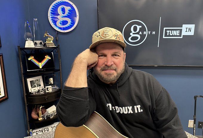 Garth Brooks insists new bar will sell 'every brand of beer' amid
