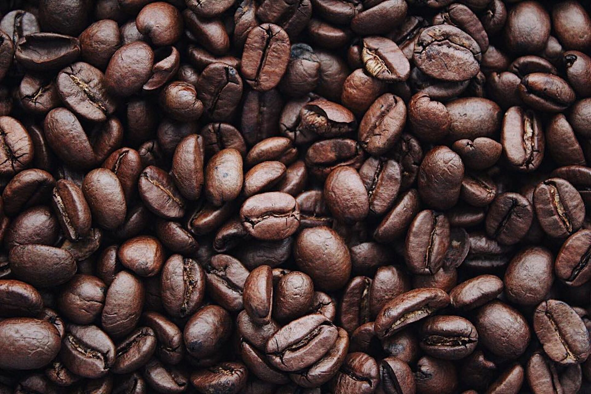 The caffeine in decaf coffee may still contain traces of caffeine (Image via Pexels / Igor Haritanovich)