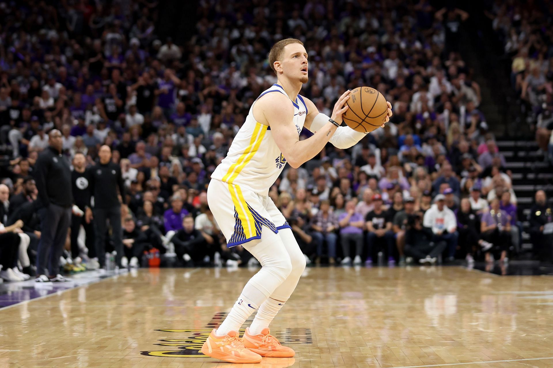 Golden State Warriors - Officially official. #DubNation, join us in  welcoming Donte DiVincenzo 