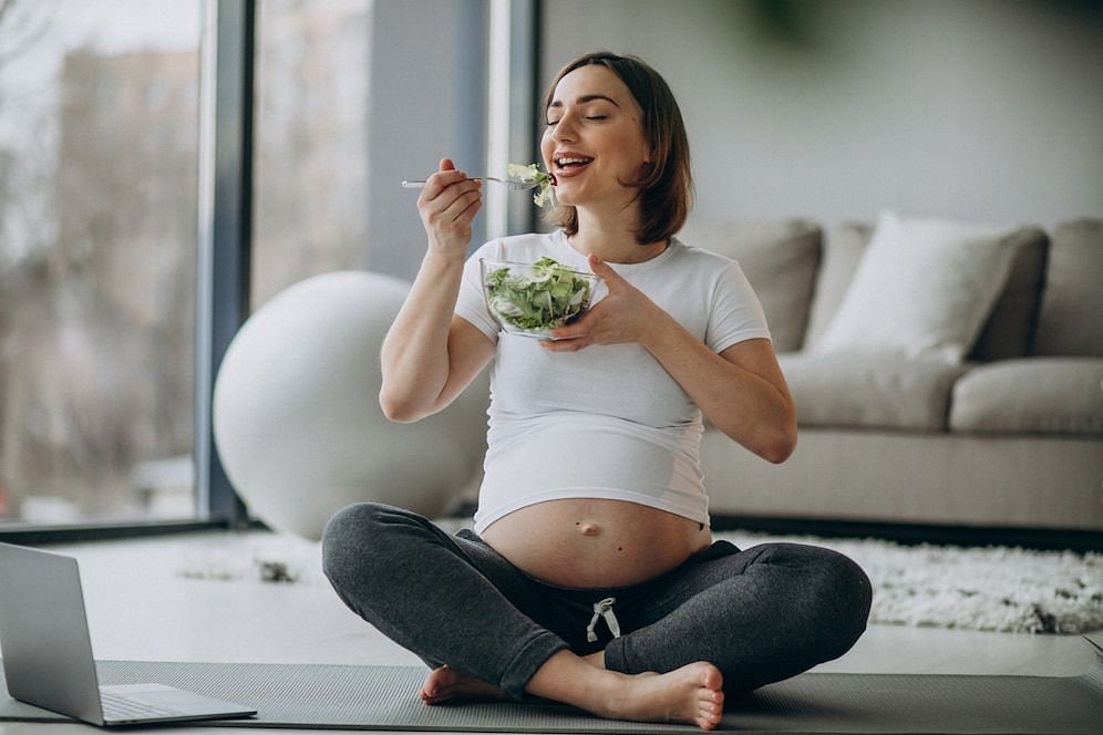 Folate rich diet for pregnancy (Image via Freepik)