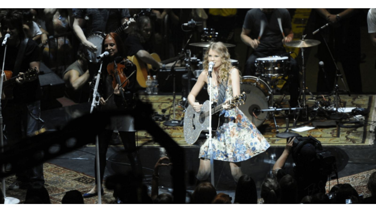 Taylor Swift at the CMA Fest (Image via CMA)