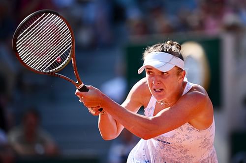 Svitolina in action against Anna Blinkova at the 2023 French Open