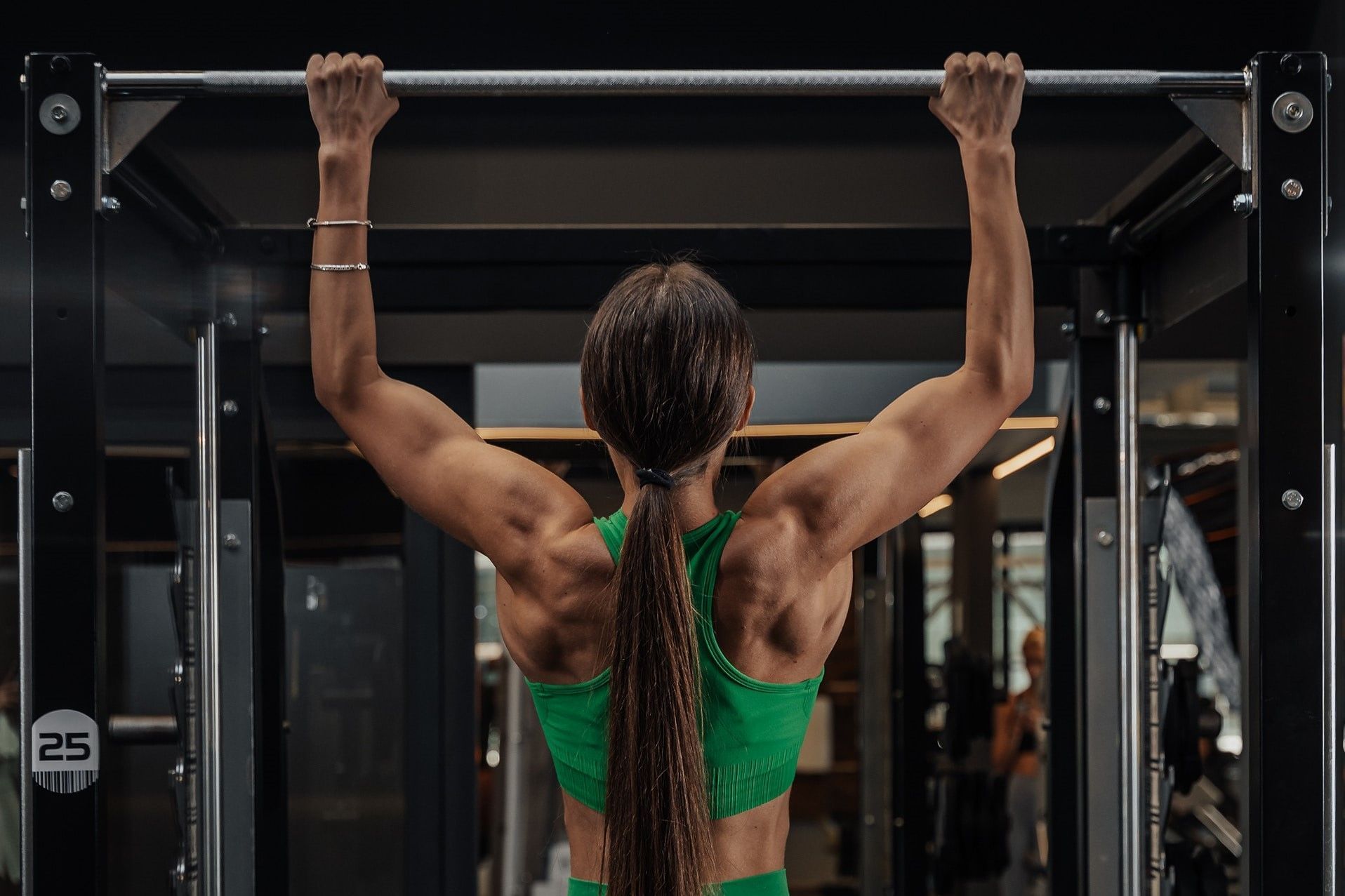 wide grip pull ups: Wide grip pull-ups: How to, muscles worked