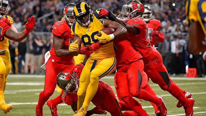 Sunday Night Football on NBC - SO CLEAN. Which color rush uni is better:  all white or all red? ⚪️