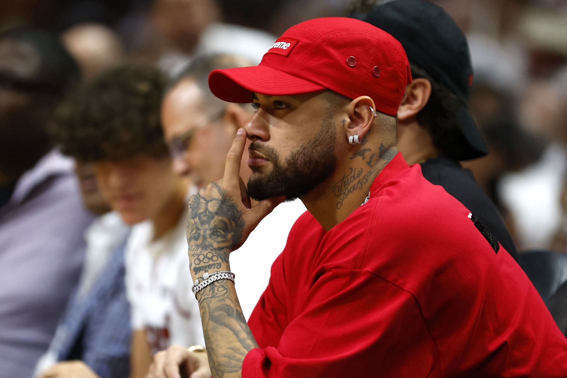 30 Times Celebrities Had a Blast Sitting Courtside Basketball Games