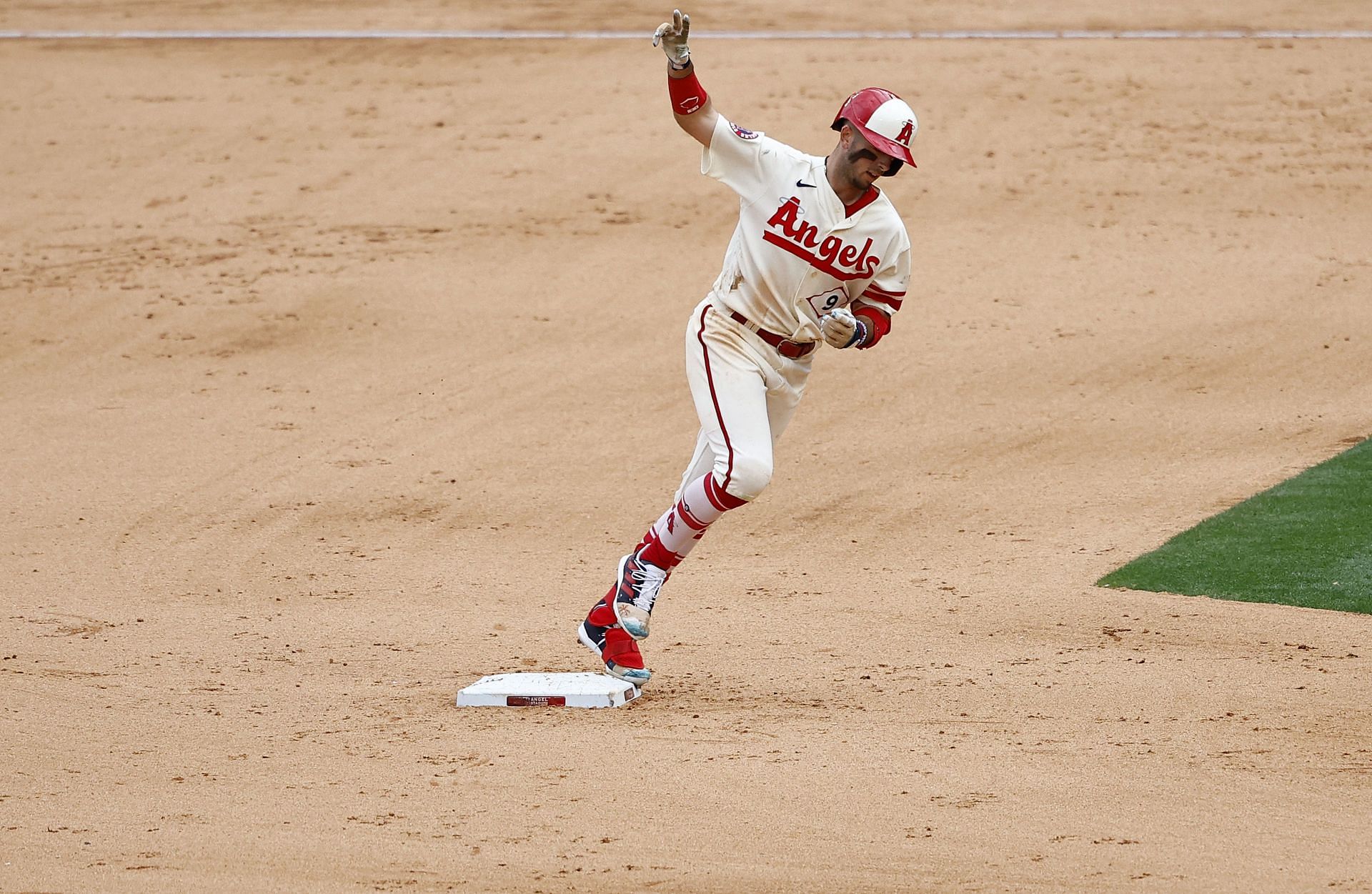 Zach Neto of the Los Angeles Angels hits a home run against the Seattle Mariners.