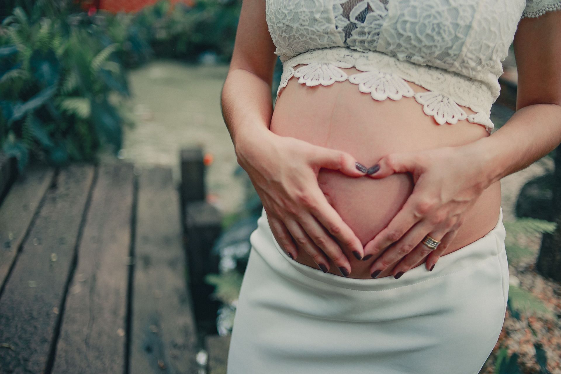 Hormonal changes may also cause pregnancy itching. (Image via Pexels/ Garon Piceli)