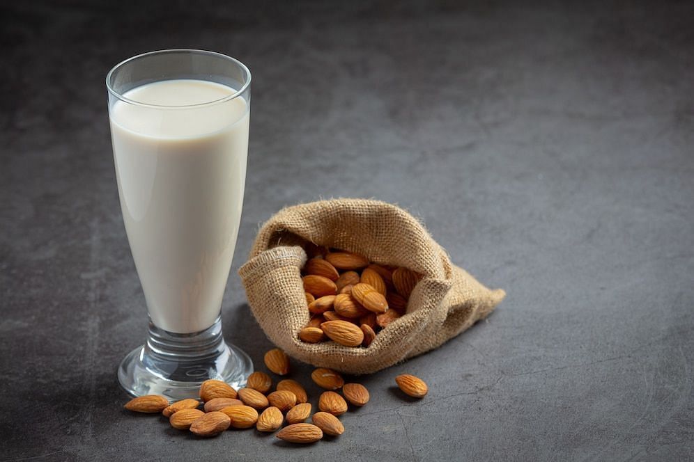 What is almond milk? (Image via Freepik/Jcomp)