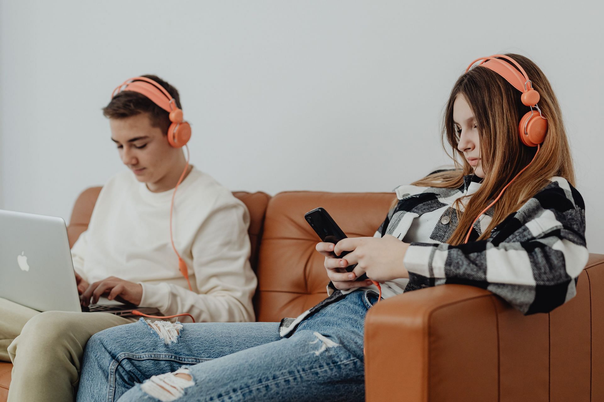 Internet addiction is not a diagnosable mental health condition and is among the top ten common mental illnesses in students. (Image via Pexels/ Karolina Grabowska)