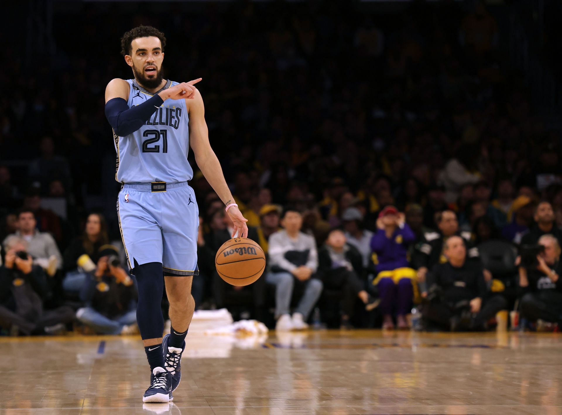What are Tyus Jones' contract details with Memphis Grizzlies? Salary