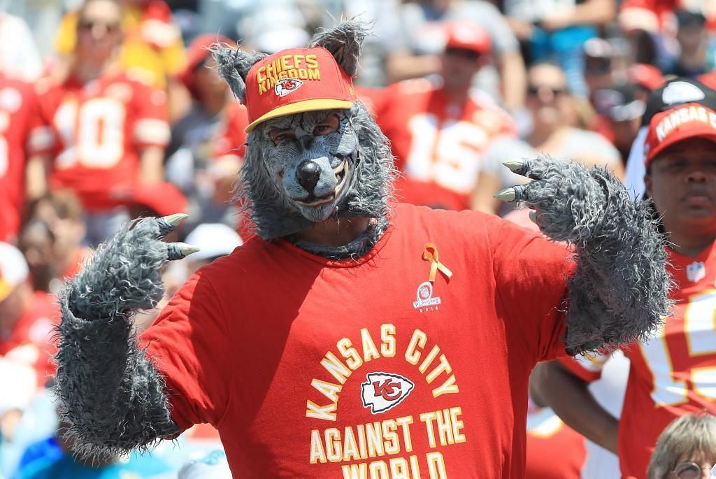 NFL Fans encourage Chiefs fans to dress up as ChiefsAholic to aid KC's