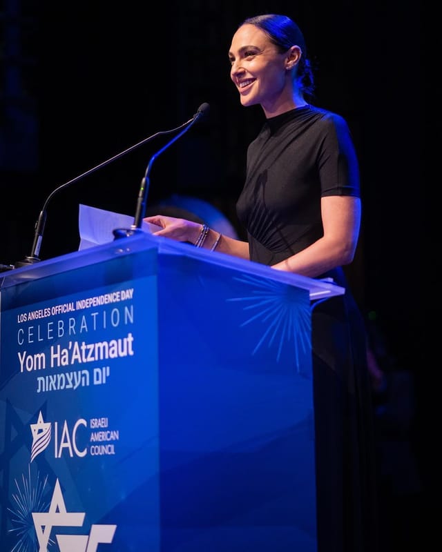 How tall is Gal Gadot?