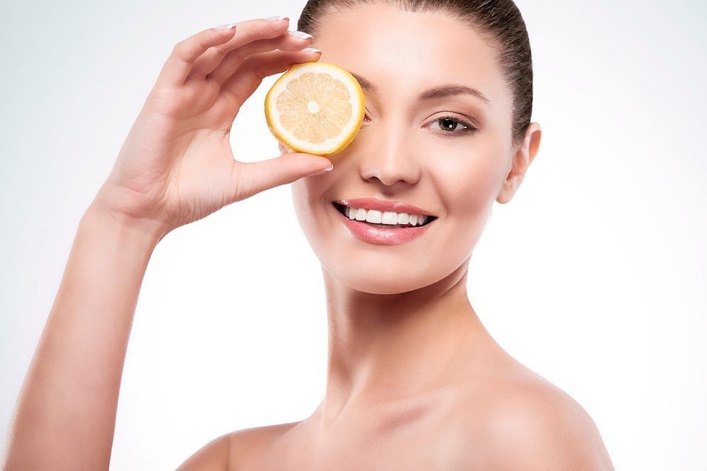 How does lemon help skin health (image via freepik/gpointstudio)
