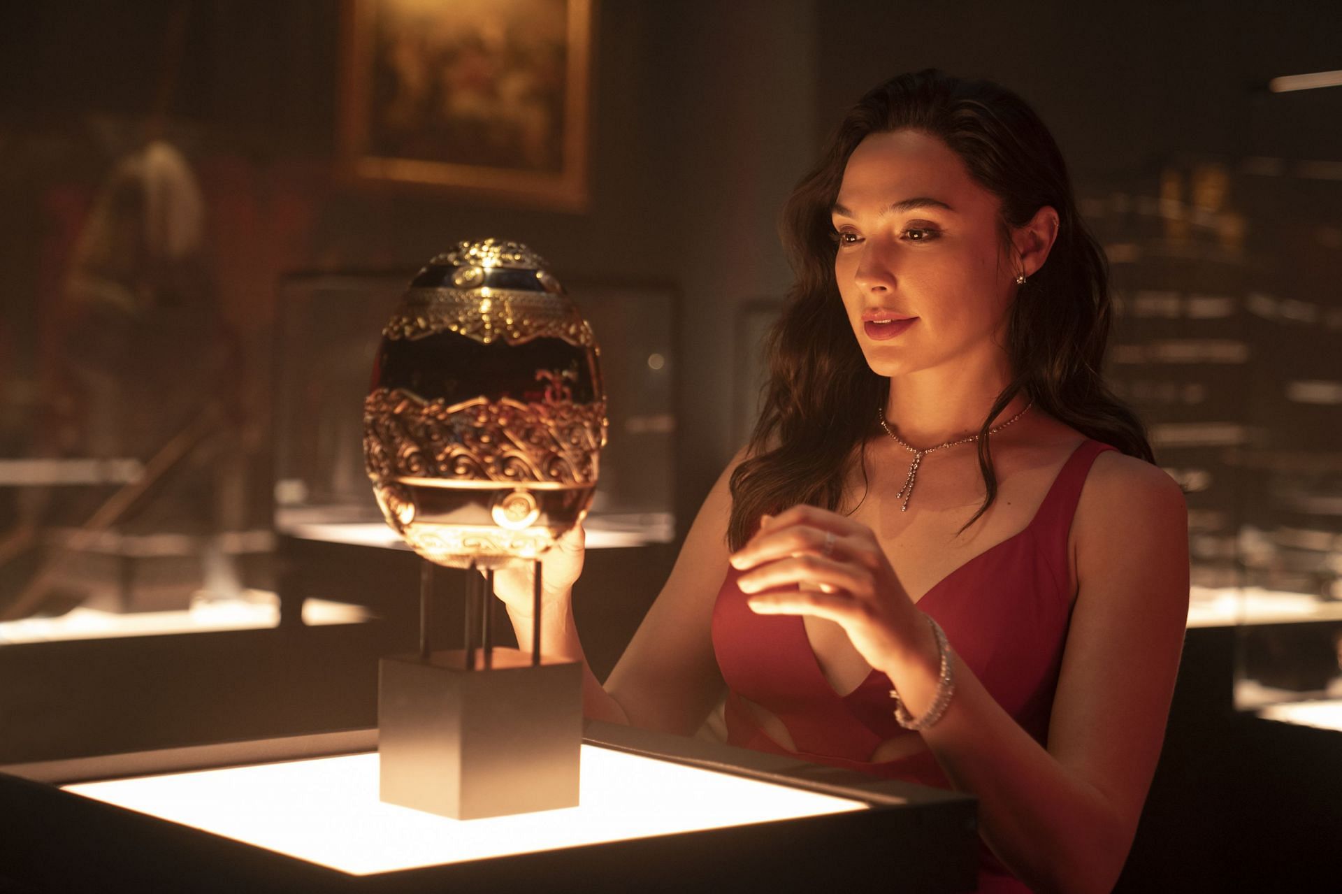 Gal Gadot&#039;s revelation fuels anticipation as Red Notice 2 production gains momentum, but the filming schedule remains a mystery (Image via Netflix)