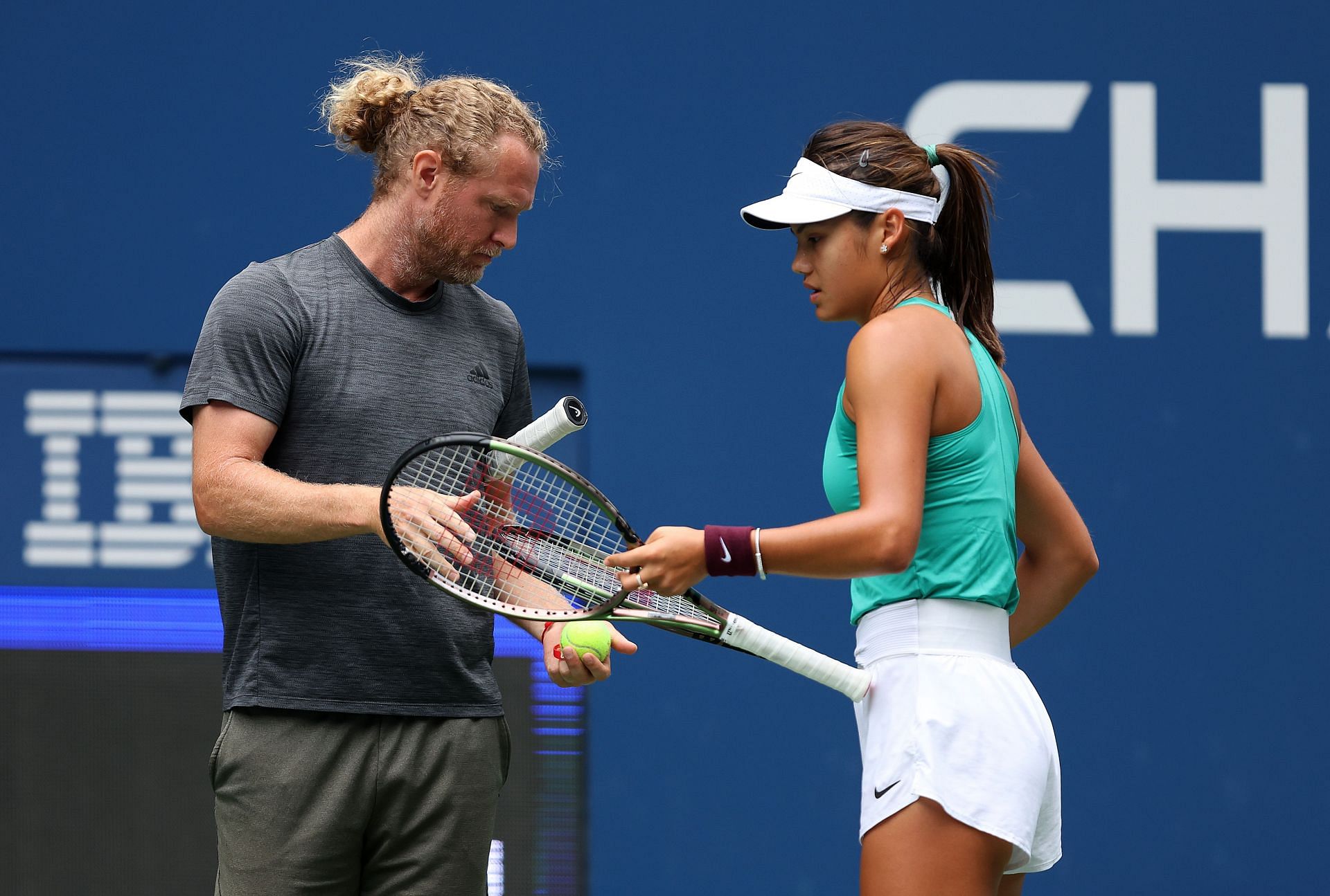 Emma Raducanu with former coach Dmitry Tursunov at the 2022 US Open