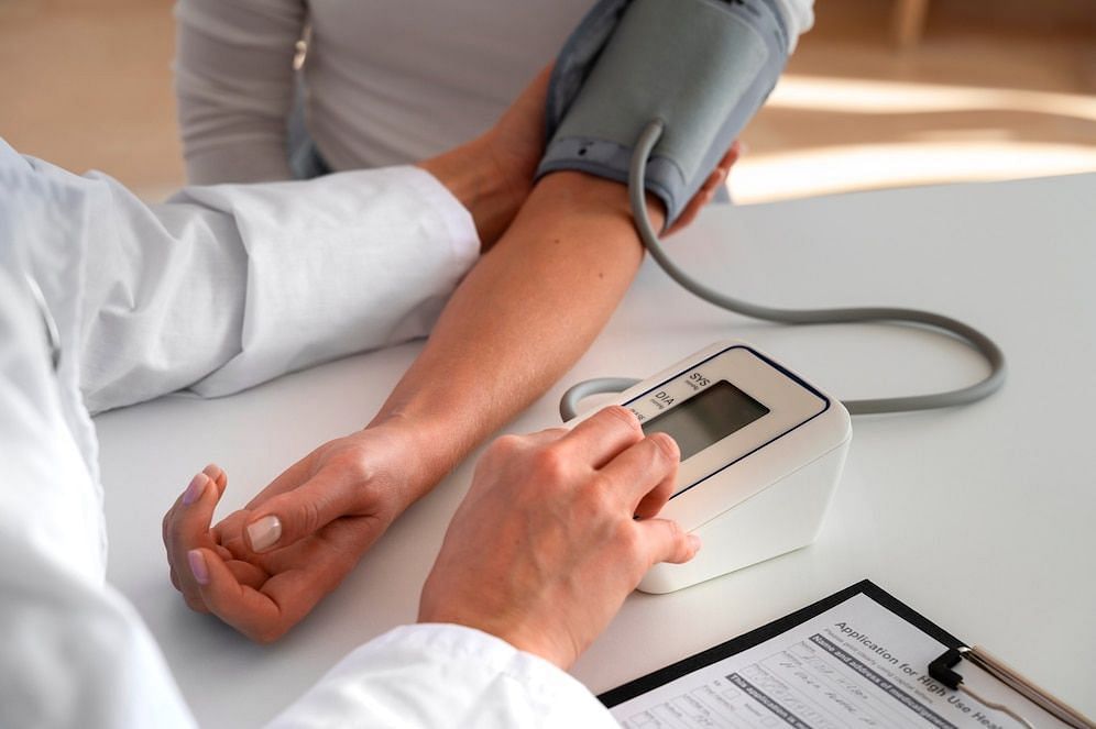 High blood pressure can be a cause. (Image via Freepik)