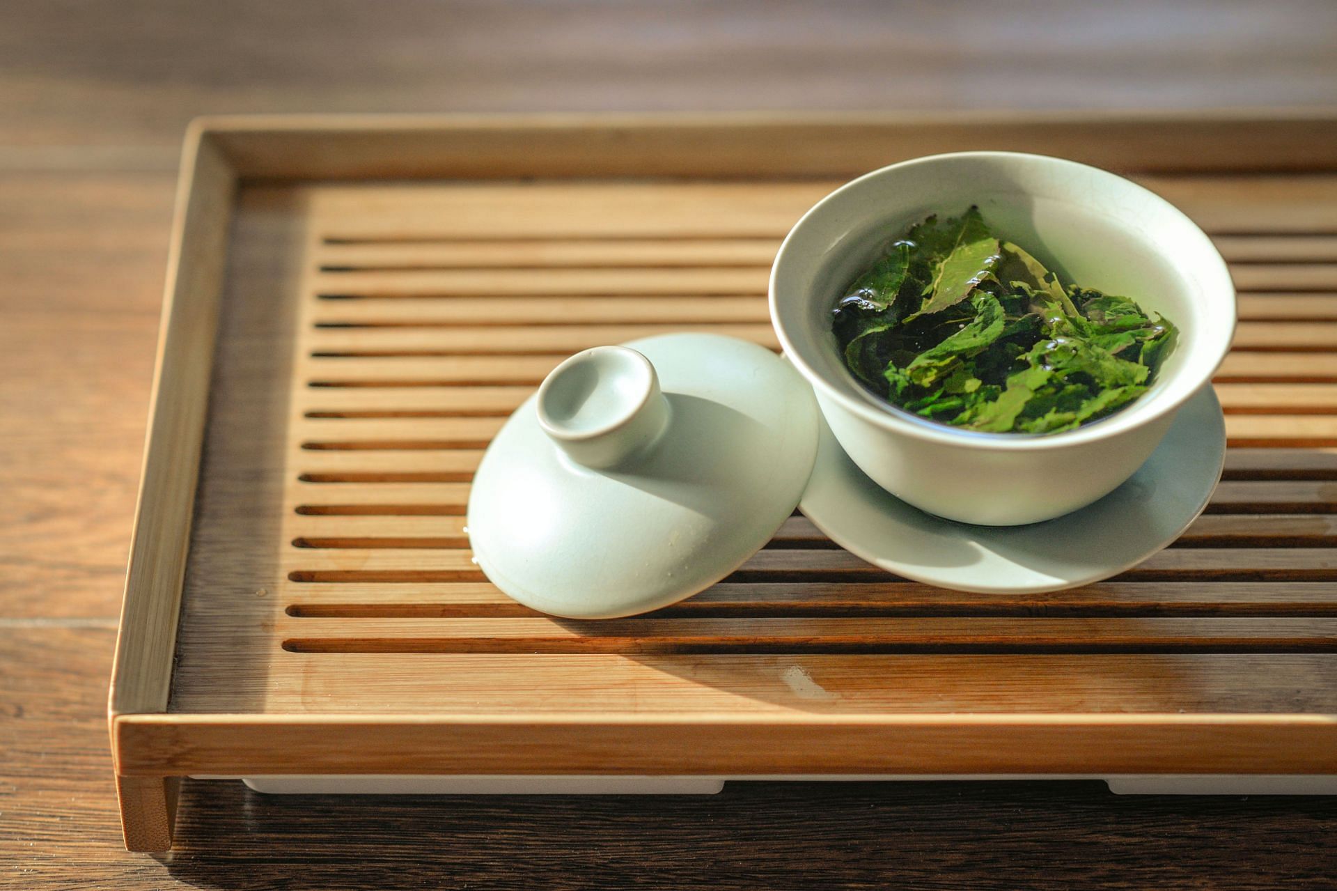 It&#039;s recommended to drink two cups of green tea every day. (Image via Unsplash/Jia Ye Wa)
