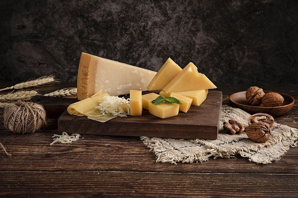 How nutritious is this cheese? (Image via Freepik/Wirestock)