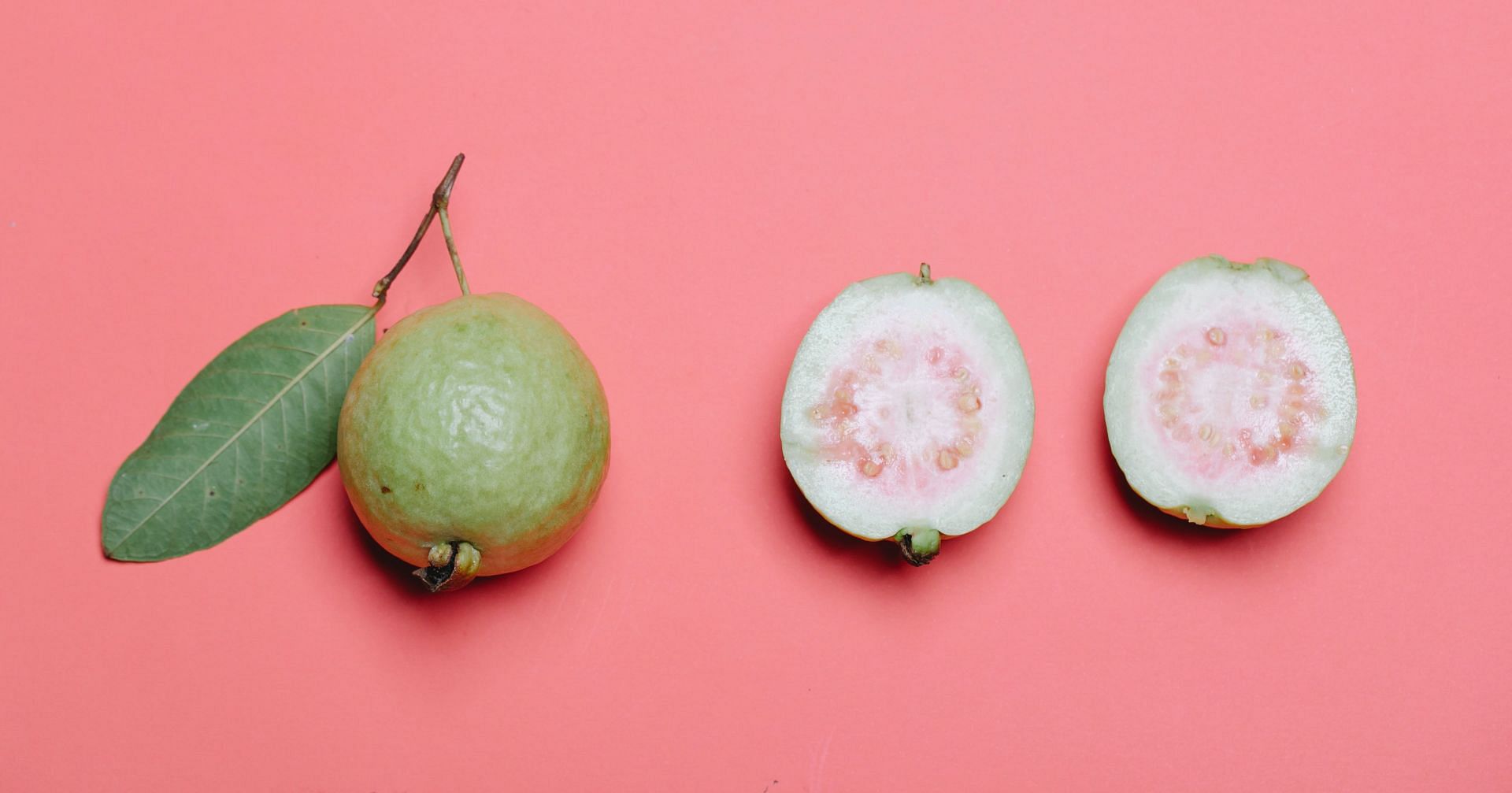 There are several benefits of guava leaves. (Image via Pexels/ Any Lane)